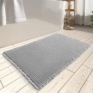 Polyester bath mat