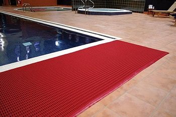 Swimming pool with PVC pool mats in Dubai